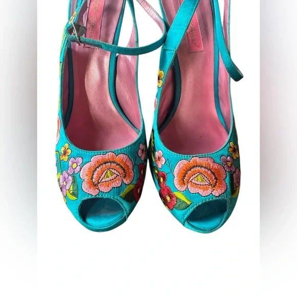 Betsey Johnson Embroidered Floral Teal Heels size 8 - Picture 3 of 9